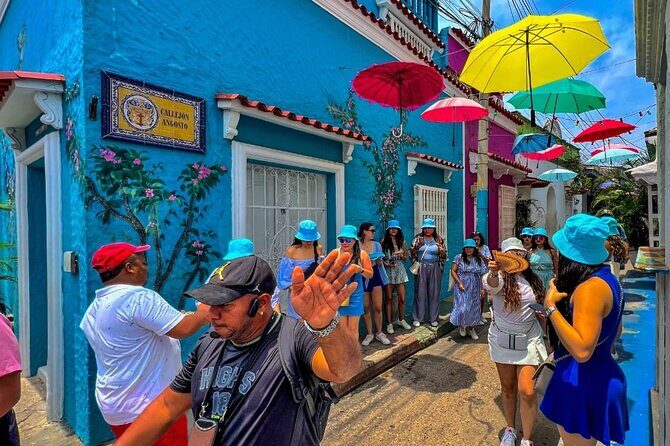 Cartagena Magic: Tour Historic Center and Gethsemane District - Centennial Park (Parque Centenario): a calm reset in the middle of town
