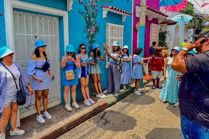 Cartagena Magic: Tour Historic Center and Gethsemane District - Proclamation Square and Plaza Santo Domingo: power, ceremonies, and late energy