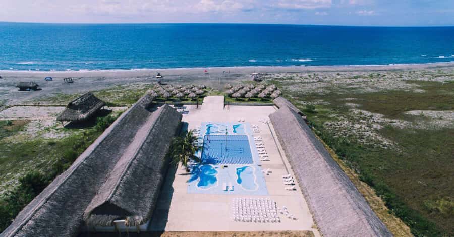 Cartagena: Mud Volcano Tour with Lunch, Pool, and Beach - Should you book the Cartagena Mud Volcano with lunch and beach club?