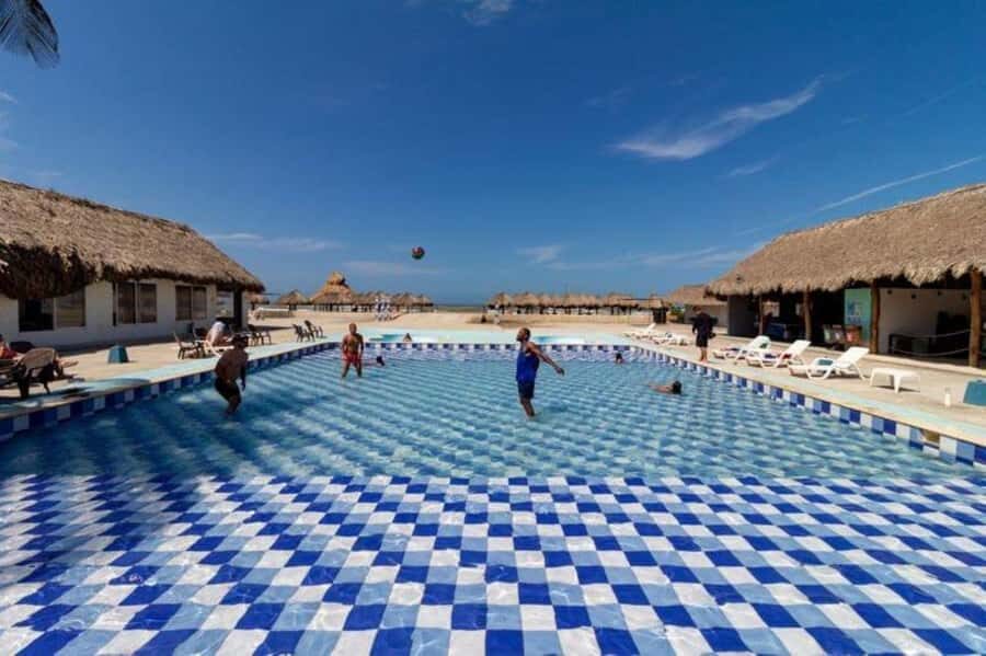 Cartagena: Mud Volcano Tour with Lunch, Pool, and Beach - Lunch at the beach complex: three options plus vegetarian