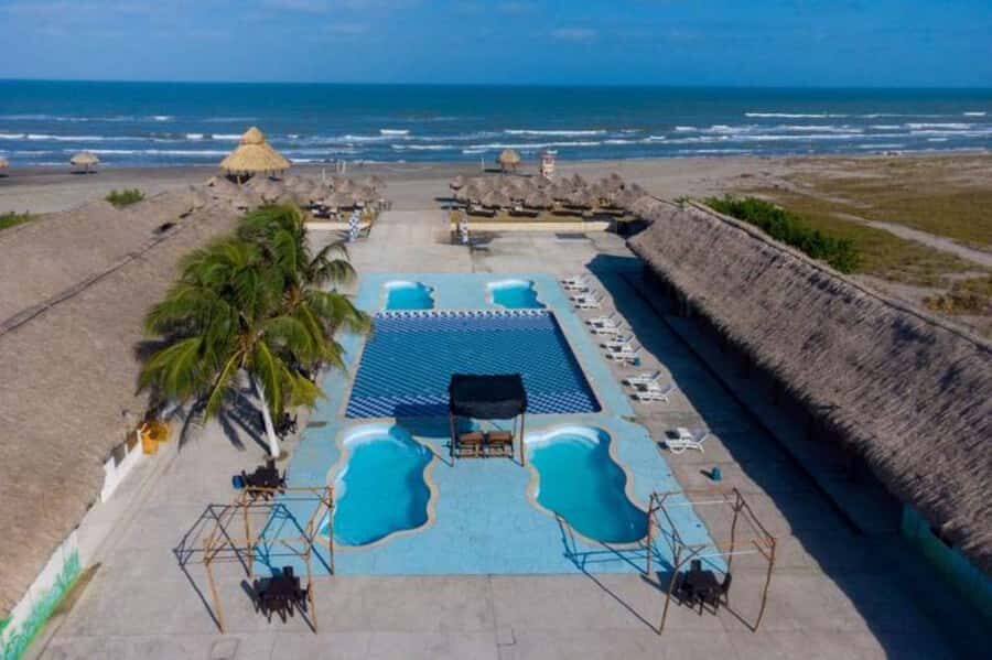 Cartagena: Mud Volcano Tour with Lunch, Pool, and Beach - Who should book this mud volcano + beach club day