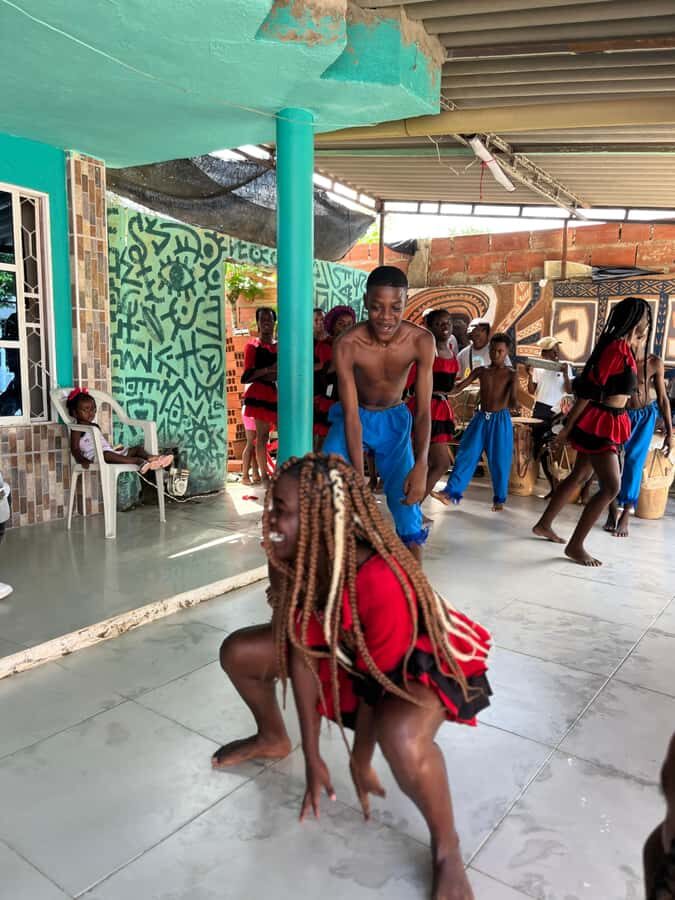 Cartagena: Palenque´s tour, dance show, lunch, pick-Up inclu - Kid Pambele Monument Walk and Murals