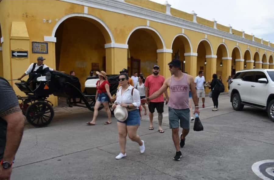 Cartagena: Panoramic City Tour, Monuments, Walls, Castle - Bay Views, Linear Park, and Early Photo Stops