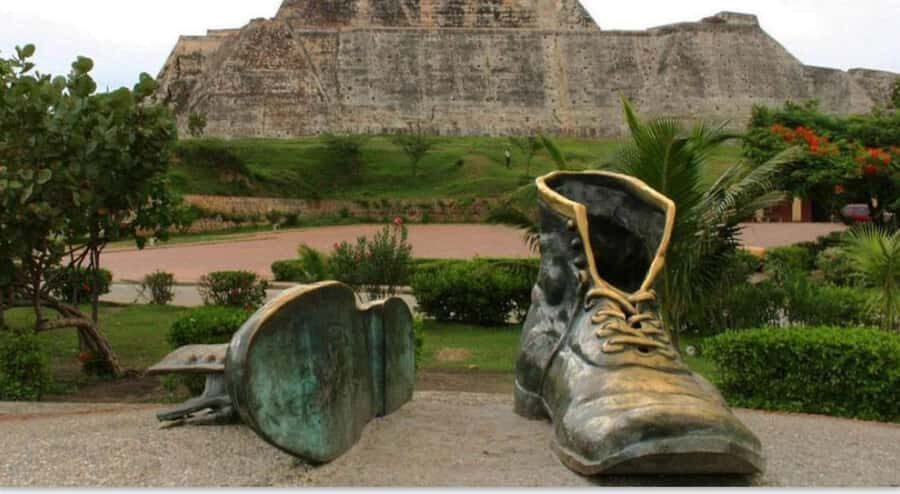 Cartagena: Panoramic City Tour, Monuments, Walls, Castle - Entering the Walled City: Old Town Walking Tour and Clock Tower