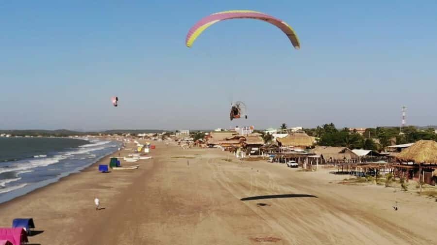 Cartagena: Paratriking Flight from the Beach - What to Bring (and What Helps Your Comfort in the Beach-to-Air Day)