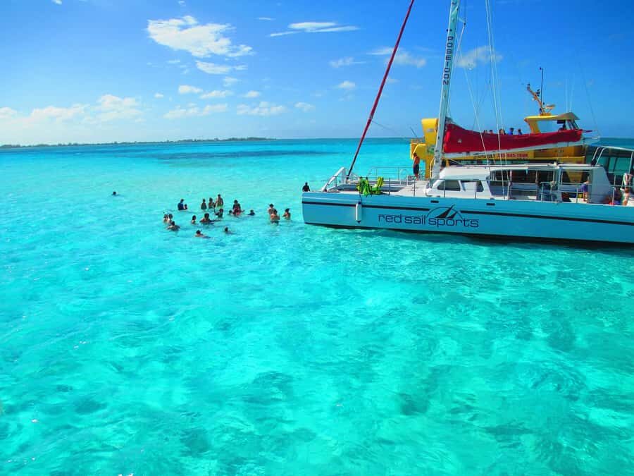 Cartagena: Party Boat to Cholon Beach with 2 Drinks & Lunch - Speedboat Back to Cartagena and the End at Muelle de la Bodeguita