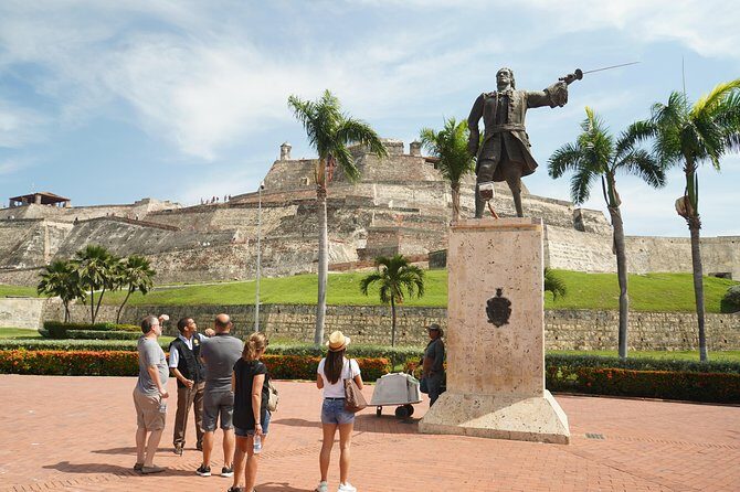 Cartagena : Private City Tour in the Walled city with Fortress - Centro Histórico walking time: colonial layout, pirates, and port power