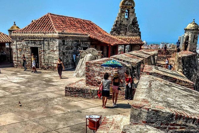 Cartagena : Private City Tour in the Walled city with Fortress - Bocagrande and Cartagena Bay: panoramic payoff and treasure logic