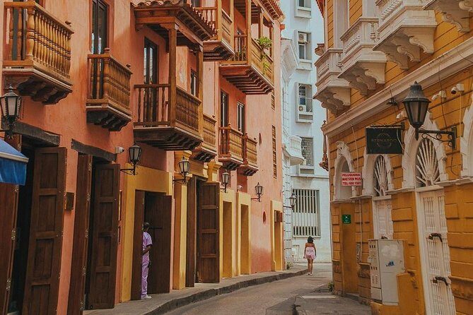 Cartagena : Private City Tour in the Walled city with Fortress - Who this tour is for (and who should pick something else)