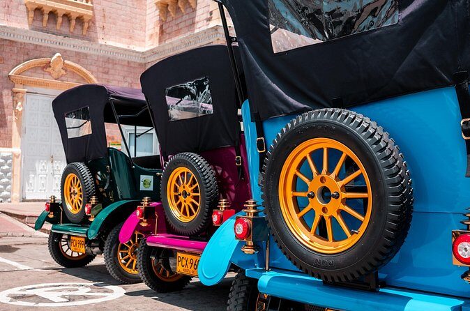Cartagena Private Classic Car Tour Up to 5+ Bilingual Guide - Torre del Reloj and Plaza de los Coches: your photo gateway