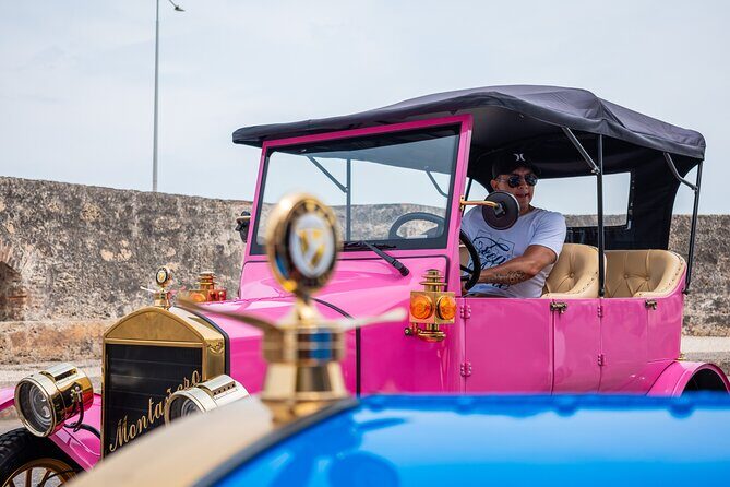 Cartagena Private Classic Car Tour Up to 5+ Bilingual Guide - Getsemaní: street art, culture, and Plaza La Trinidad