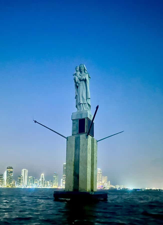 Cartagena: Private Sunset and Night Boat Tour - Port views, Manga Bay, and San Felipe Castle from the water