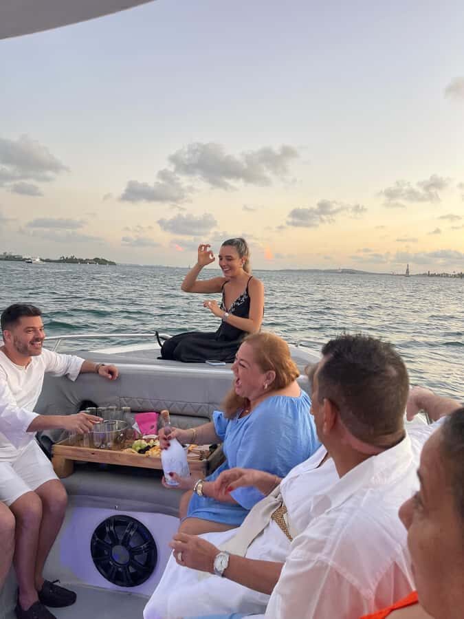 Cartagena: Private Sunset and Night Boat Tour - Sunset to night lights: your real reward is the light change