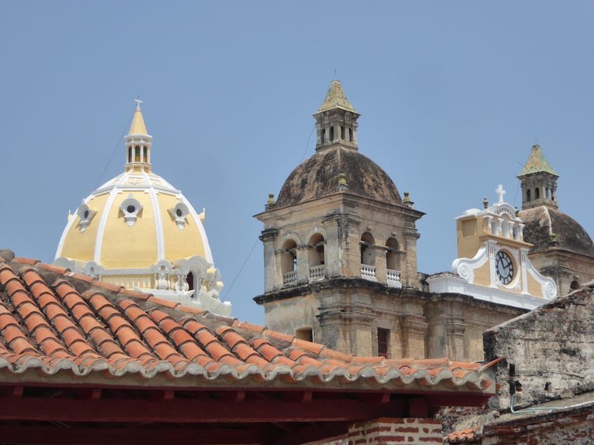 Cartagena: Private Walking Tour with German or Italian Guide - Inside the Walled City and Corralito de Piedra: Seeing the Boundaries