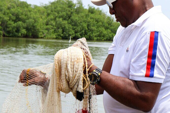 Cartagena Real : neighborhood, mangrove, fishing, typical lunch and culture - Small Group Day, Clear Hosting, and How the Morning Moves
