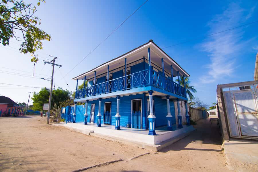 Cartagena: Rosario Island and Mangroves Private Day Trip - Villa Bonga and the turn toward islands