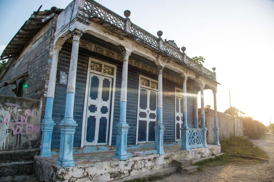 Cartagena: Rosario Island and Mangroves Private Day Trip - The Barú start: breakfast in a real village setting
