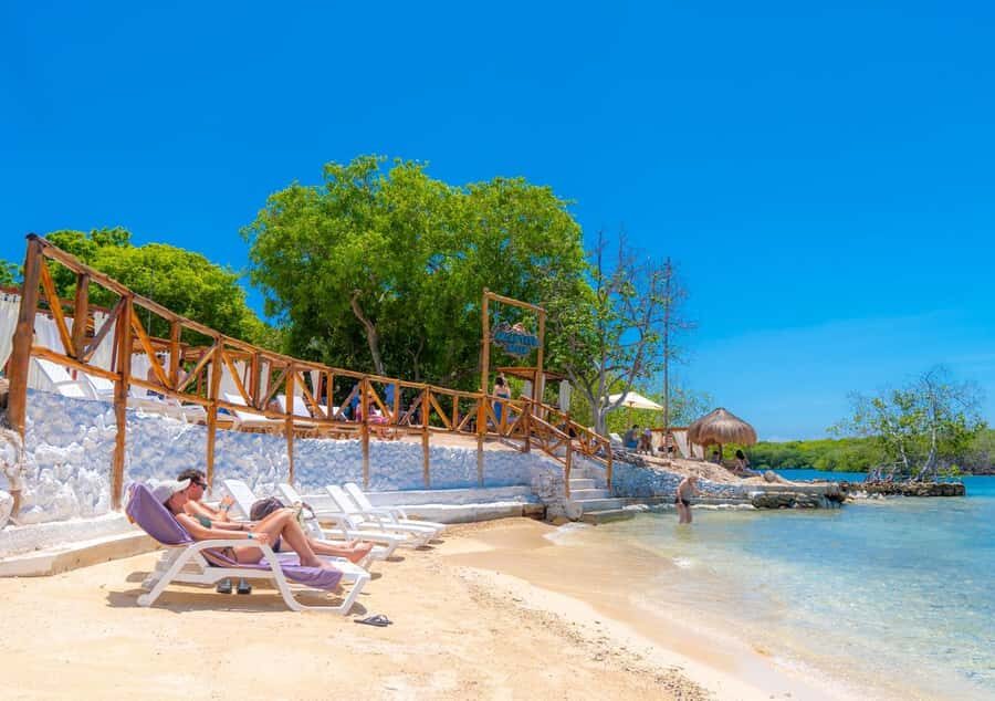 Cartagena: Rosario Islands Day Tour with Snorkel & Lunch - Speedboat hops between islands: why the day feels full