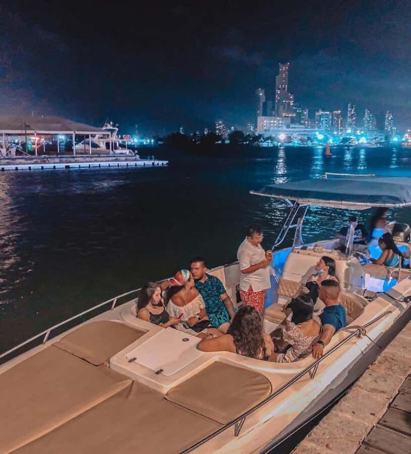 Cartagena: Speed Boat Party on the Bay with open bar - Open bar on the bay: national drinks and what it really changes