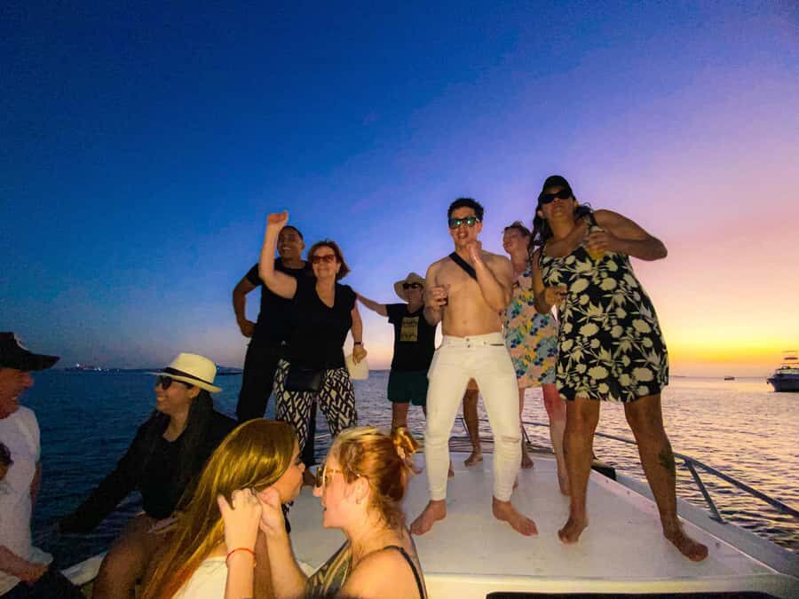 Cartagena: Speed Boat Party on the Bay with open bar - Animator-led fun: how the crowd mix becomes the experience