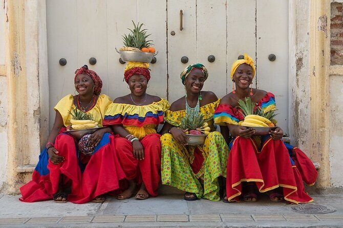 Cartagena Street Food Adventure & Full City Tour with Local Guide - The simple idea: food plus walking, not random sightseeing