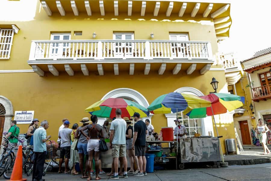 Cartagena: Street Food Walking Tour - How much food you get (and why people leave full)