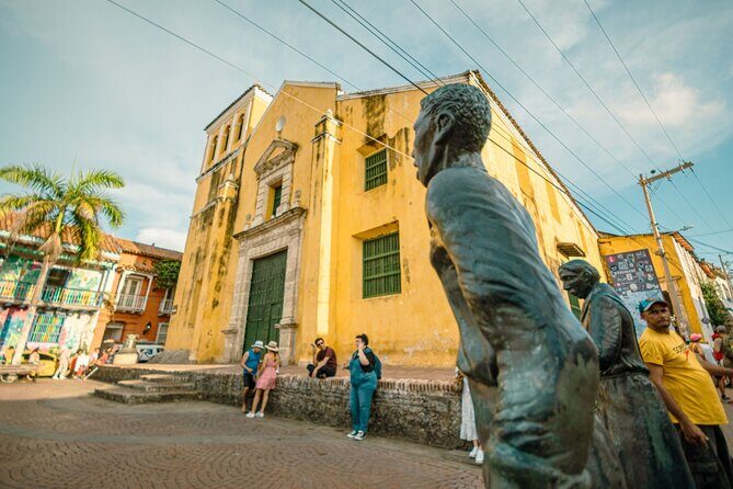 Cartagena Streets and Appointments Tour - Plaza de la Aduana and Calle de la Amargura: Cartagena through trade eyes