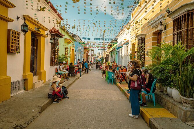 Cartagena Streets and Appointments Tour - Plaza Santo Domingo and Botero: an easy photo win
