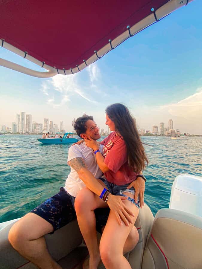 Cartagena: Sunset in boat in the bay with music and liquor - The Bahía de Cartagena de Indias part: photos, sightseeing, and that sunset moment