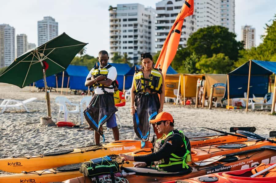 Cartagena: Sunset Sea Kayaking Tour - The gentle 2 km paddle through Cartagena Bay