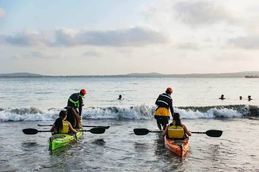 Cartagena: Sunset Sea Kayaking Tour - What the guide actually does: coaching, comfort, and even photos