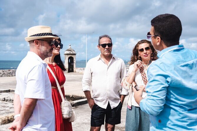 Cartagena Sunset Walking Tour - Plaza Fernandez Madrid: independence dreams and the shadow of betrayal