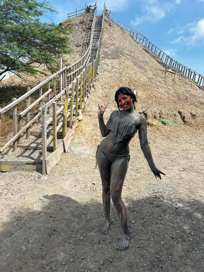 Cartagena: Totumo Mud Volcano with Bilingual Guide - Optional services and the shoe-fee reality (and how to handle it)