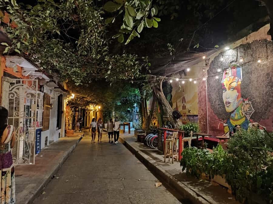 Cartagena: Walled City and Getsemani Shared Walking Tour - Transfer to Getsemaní: bohemian streets, colorful walls, and graffiti you’ll remember