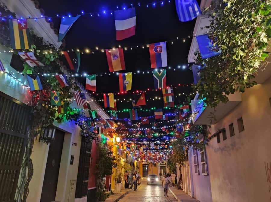 Cartagena: Walled City and Getsemani Shared Walking Tour - Why the guide can make or break the walk