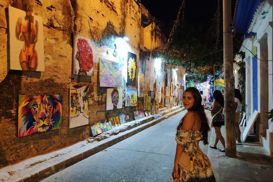 Cartagena: Walled City & Getsemani Private Tour - A private walk that reads Cartagena like a story