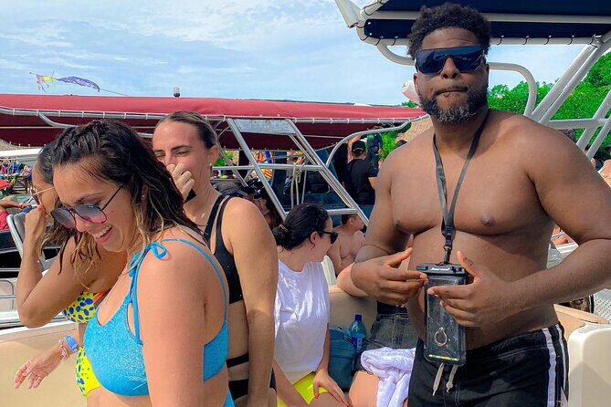 Cartagena : Weekend party in Cholon Island - Stop 3: Isla Grande and la piscinita Sea Bath Time