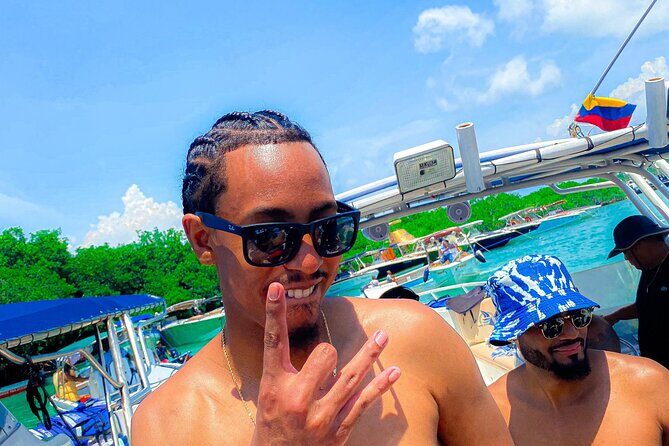 Cartagena : Weekend party in Cholon Island - Stop 4: Cholón Party Island With DJs, Dancers, and Surprises