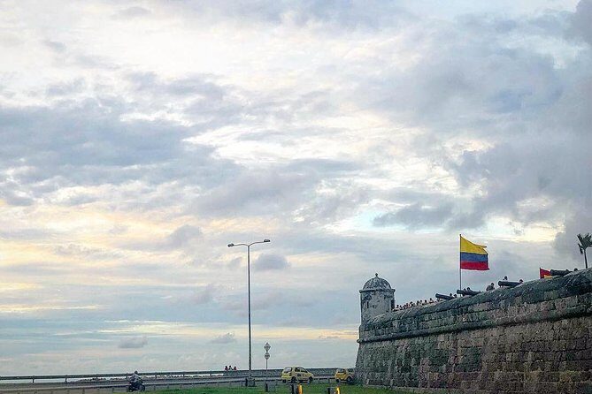 Cartagena Welcome Tour with Airport Transfer - “Sightseeing” in between: using the half-hour to connect dots