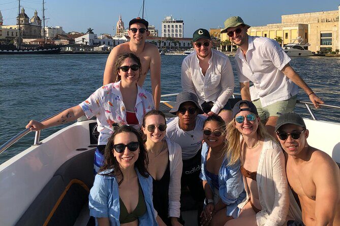 Cholon Boat Party Up 15 People - Your day’s flow: Rosario views, then Cholón’s rumba on the water