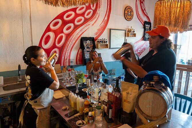 Colombian Cocktail Masterclass - Getting photos and real conversation, not just instruction