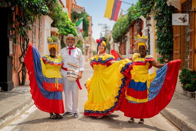 Cultural Photo Experience in Cartagena with Traditional Attire - El Centro starting point: why the meeting location helps