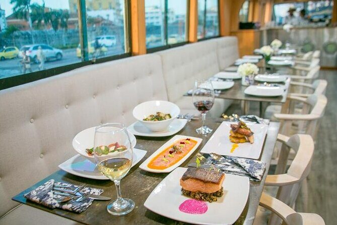 Dinner and Wine in Cartagena Bay aboard the Sibarita Master - Cruising Bahía de Cartagena de Indias: What the Night Stop Really Means