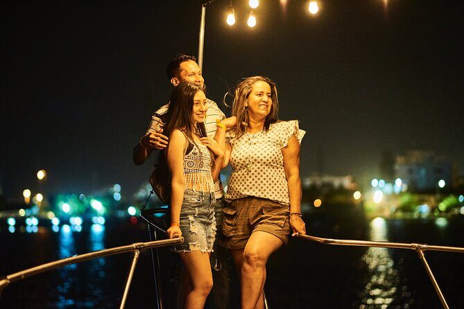Dinner Cruise Along Cartagena's Bay - Where you meet: La Bodeguita Pier and the 30-minute rule