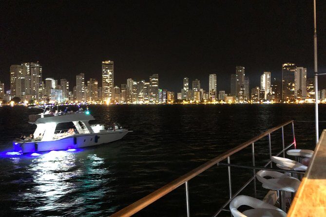 Dinner Cruise Along Cartagena's Bay - The cruise ride itself: calm waters, city lights, and how much you’ll move