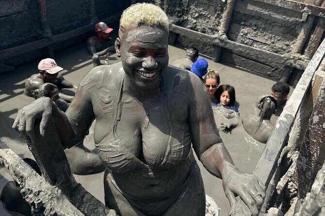 El Totumo mud volcano day tour and eco-friendly hotel - Group size and the reality of splitting buses