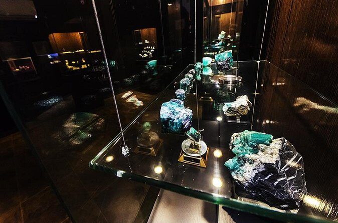 Emerald Lecture - Become an expert - Watching silver and 18K gold jewelry being made