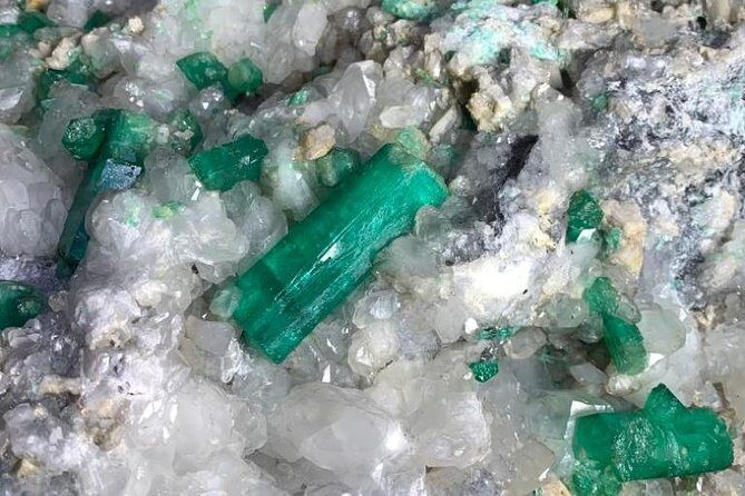 Emerald Museum & Jewelry Workshop: Behind the Scenes Tour - Cartagena’s emerald workshop: what this experience really is
