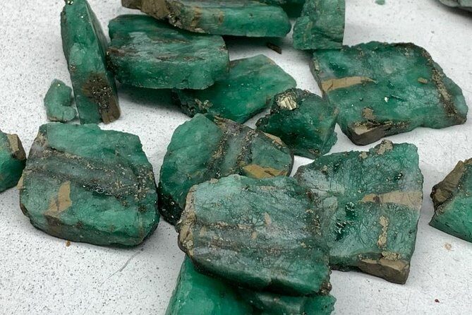 Emerald Museum & Jewelry Workshop: Behind the Scenes Tour - The simulated mine walk-through: how mining connects to quality
