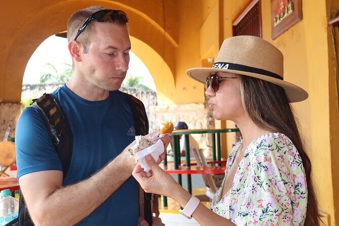 Flavors and portraits: gastronomic tour with professional photos - Finding your starting point on Camellón de los Mártires